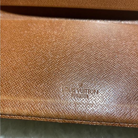 Authentic Louis Vuitton checkbook holder/ wallet - Picture 3 of 3